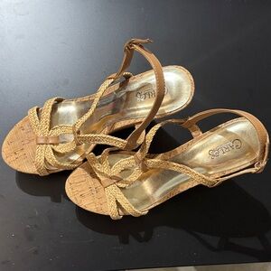 Women’s size 10M | Carlos Santana Braided cork | Tan and Gold wedges
